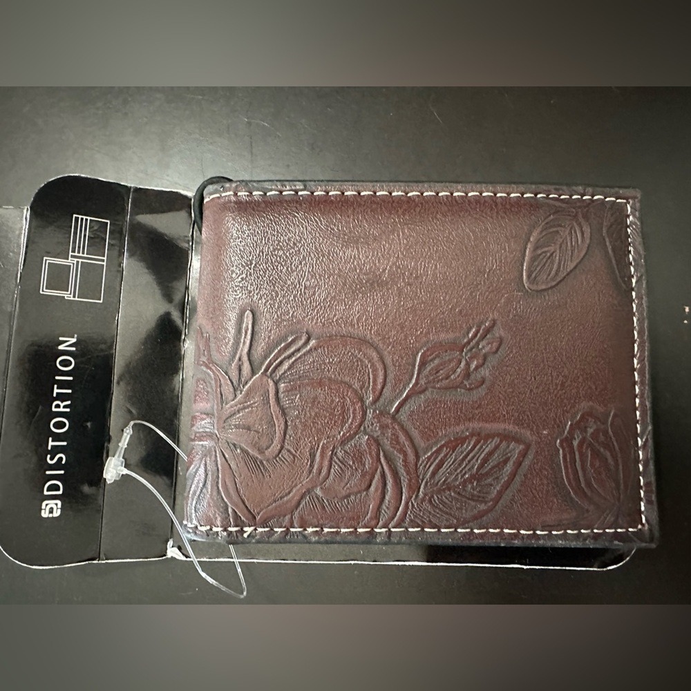 🆕Distortion Textured Leather Wallet - Picture 1 of 6